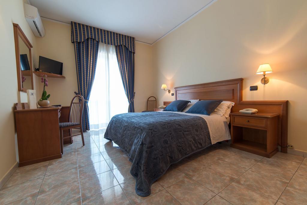 Albergo Scalzone Castel Volturno Exterior photo